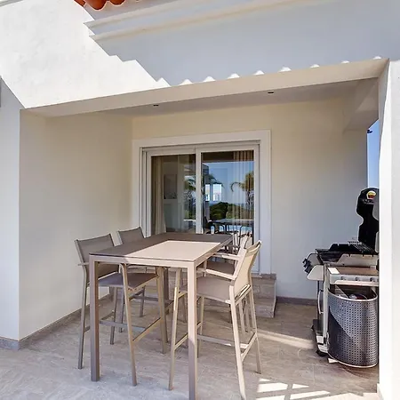 Villa Goldeneye - Luxury 6 Bedroom *