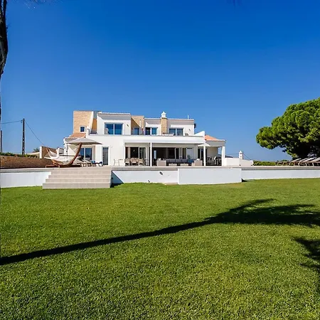 Goldeneye - Luxury 6 Bedroom *