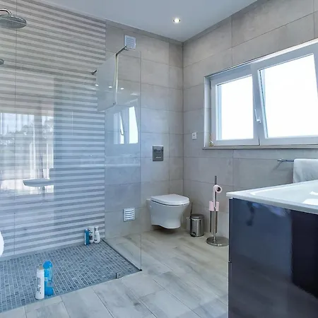 Villa Goldeneye - Luxury 6 Bedroom Lagoa (Algarve)