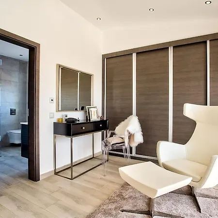 Goldeneye - Luxury 6 Bedroom Villa