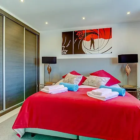 Villa Goldeneye - Luxury 6 Bedroom Lagoa (Algarve)
