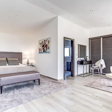 Villa Goldeneye - Luxury 6 Bedroom Lagoa (Algarve)