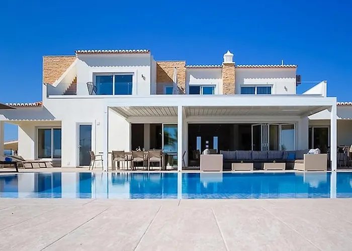 Villa Goldeneye - Luxury 6 Bedroom