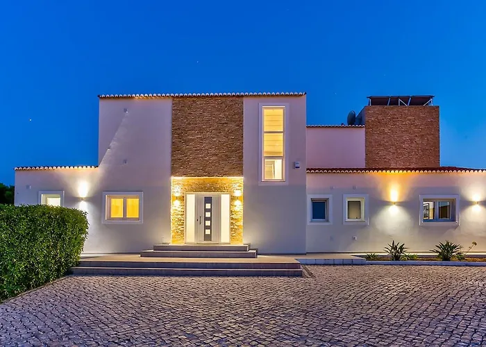 Villa Goldeneye - Luxury 6 Bedroom Lagoa