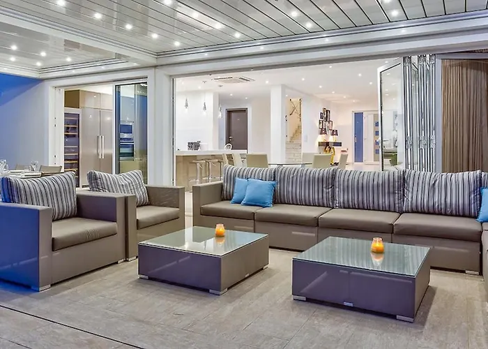 Goldeneye - Luxury 6 Bedroom Lagoa