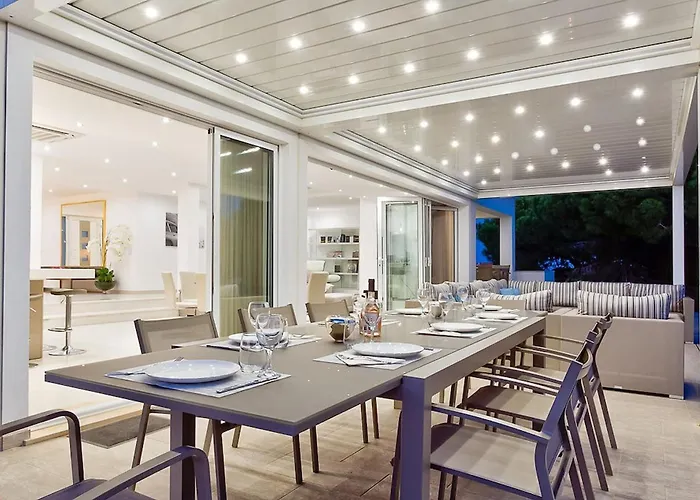 Goldeneye - Luxury 6 Bedroom Villa *