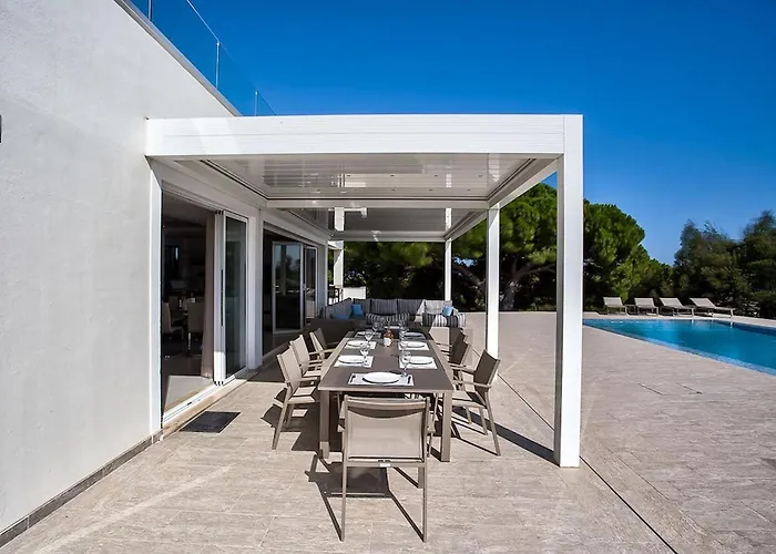 Goldeneye - Luxury 6 Bedroom Lagoa