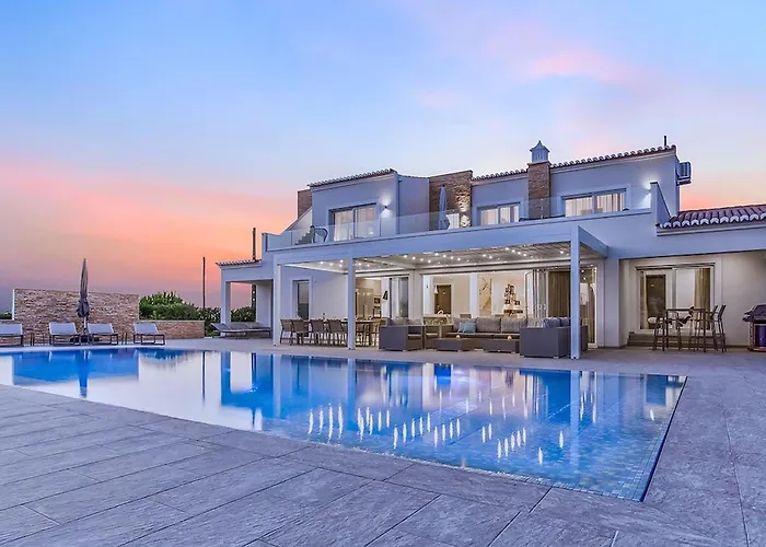 Villa Goldeneye - Luxury 6 Bedroom