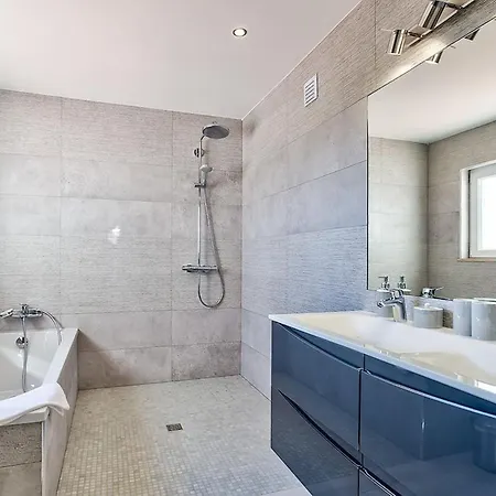 Goldeneye - Luxury 6 Bedroom *
