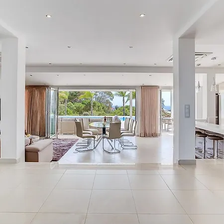 Goldeneye - Luxury 6 Bedroom *