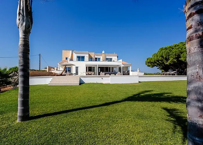 Goldeneye - Luxury 6 Bedroom *
