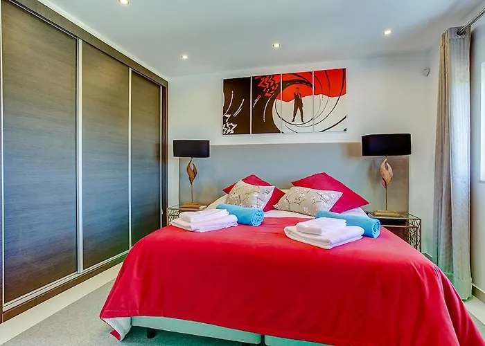 Villa Goldeneye - Luxury 6 Bedroom Lagoa (Algarve)