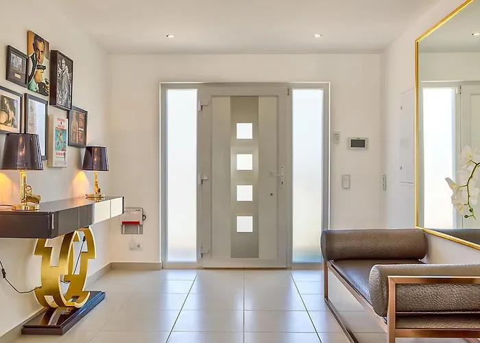 Goldeneye - Luxury 6 Bedroom *
