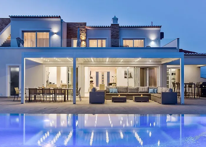 Villa Goldeneye - Luxury 6 Bedroom *