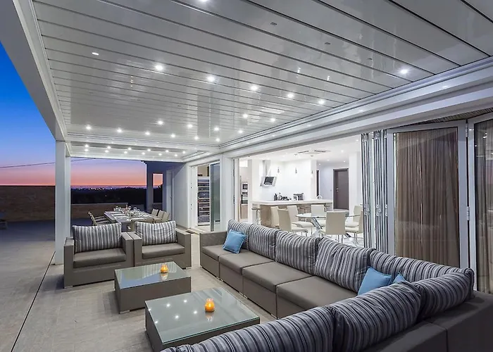 Goldeneye - Luxury 6 Bedroom