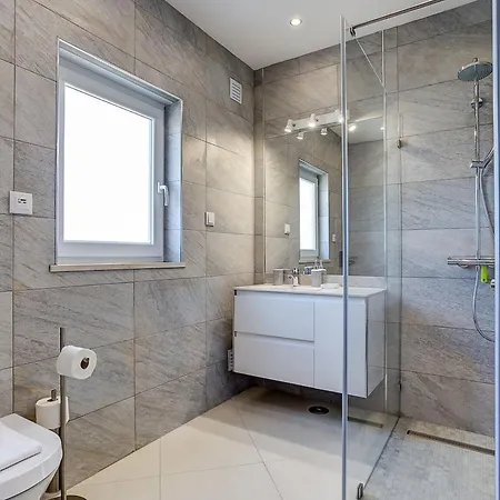 Villa Goldeneye - Luxury 6 Bedroom