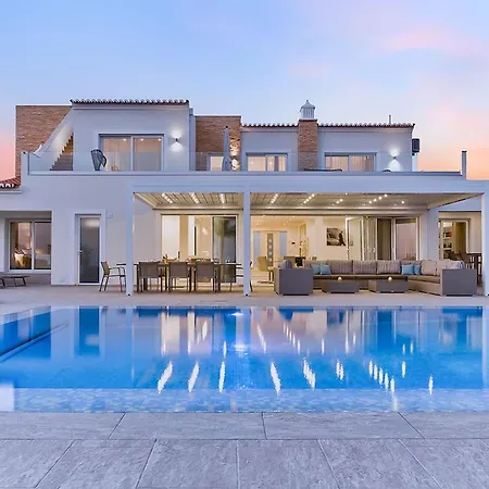 Goldeneye - Luxury 6 Bedroom Villa